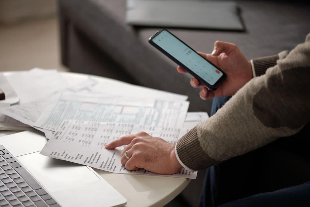 تدقيق وتصحيح فواتير الخدمات في قطر