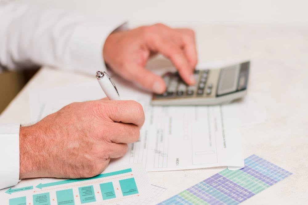 لا تدفع أكثر: كشف أخطاء فواتير الخدمات